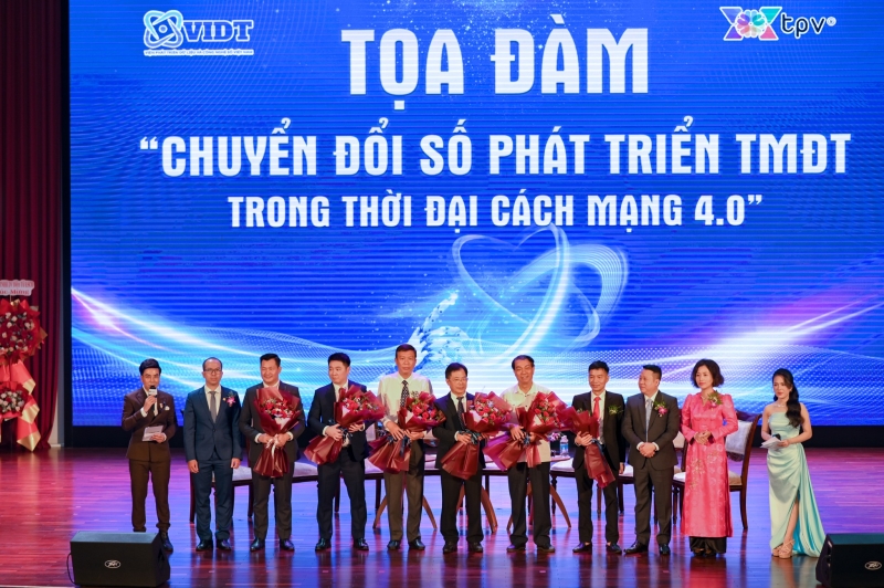 khoanh khac dang nho tai buoi toa dam 01 09 vua qua